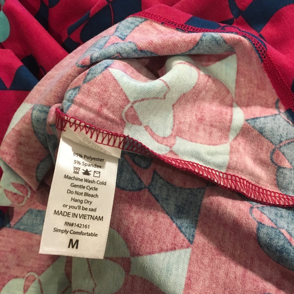 LuLaRoe Disney Minnie Mouse Irma Top M FREE SHIP - Picture 5 of 5